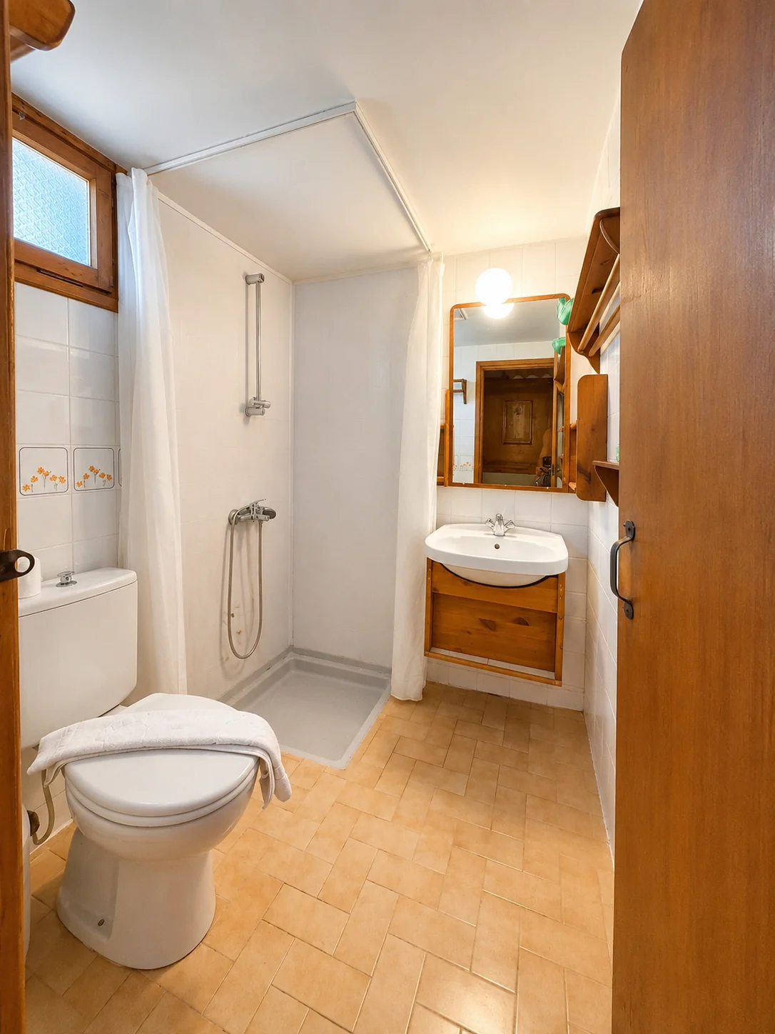 Poolside Bungalow bathroom